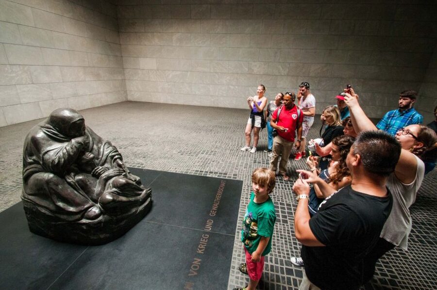 Berlin: Discover Berlin Walking Tour - Timing, pace, and weather
