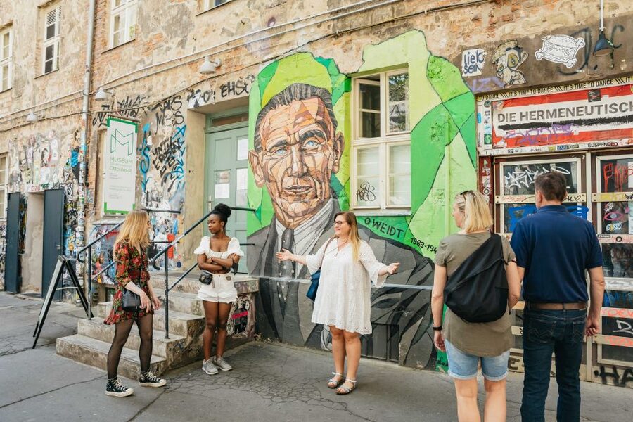 Berlin: Hidden Backyards Guided Walking Tour - Auguststraße and the Jewish quarter