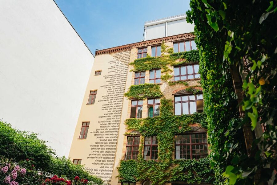 Berlin: Hidden Backyards Guided Walking Tour - What the guides add to the experience