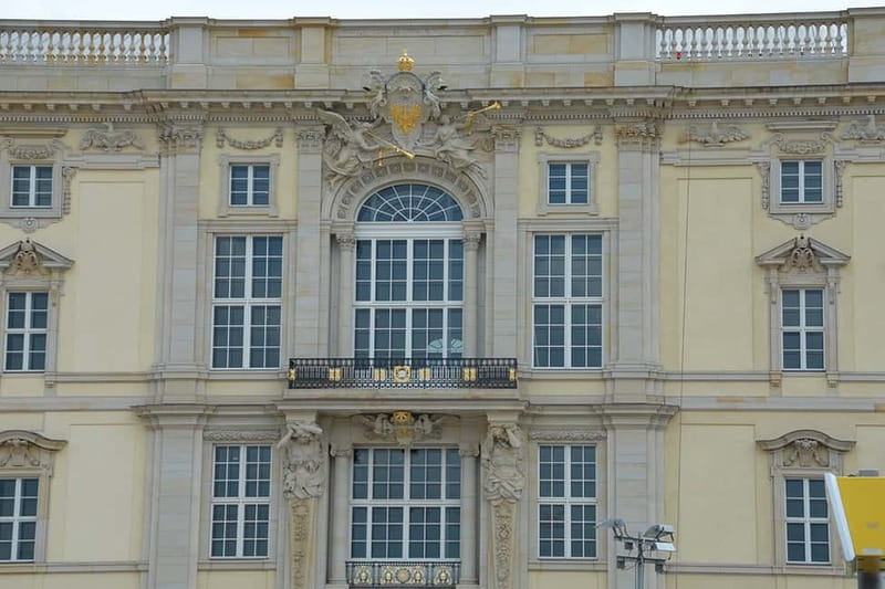 Berlin: Historic Center Walking Tour with a Real Berliner - Ending at Brandenburg Gate