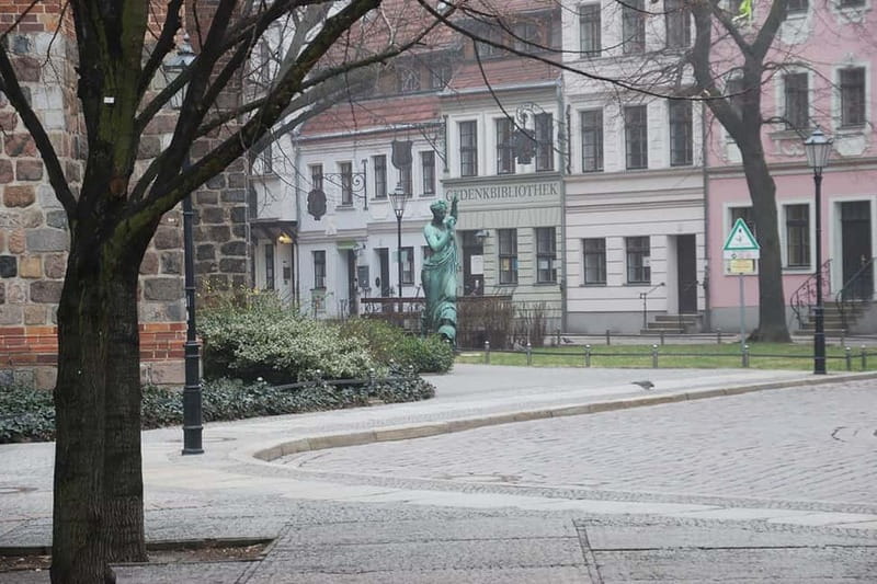 Berlin: Historic Center Walking Tour with a Real Berliner - Following the Spree to Museum Island