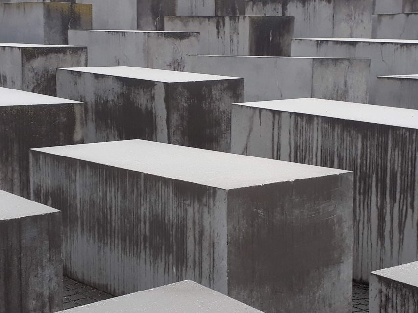 Berlin Historical Highlights Walking Tour - The Holocaust Memorial and the walk toward Reichstag