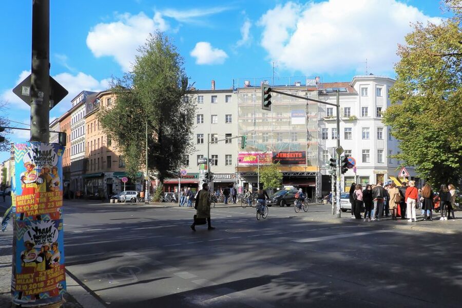 Berlin: Kreuzberg Guided Walking Evening Tour - Oppelner Straße and the final stretch