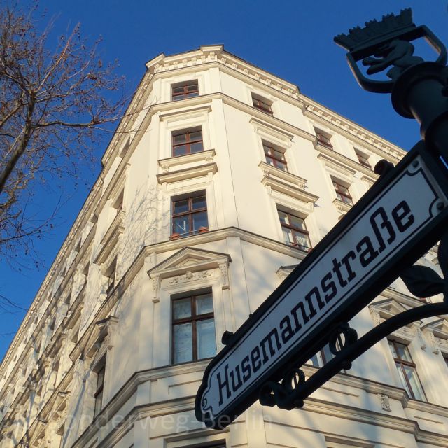 Berlin: Prenzlauer Berg District Guided Walking Tour - What makes the guide important
