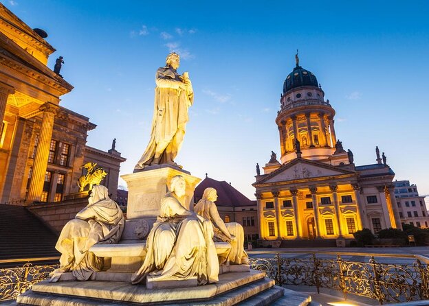 Berlin Private Complete History All Day Walking Tour - Brandenburg Gate, Reichstag, and the Soviet memorial