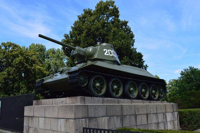 Berlin's Best: 2 Hour Walking Tour Third Reich and the Cold War - Soviet tanks and the Victory Column