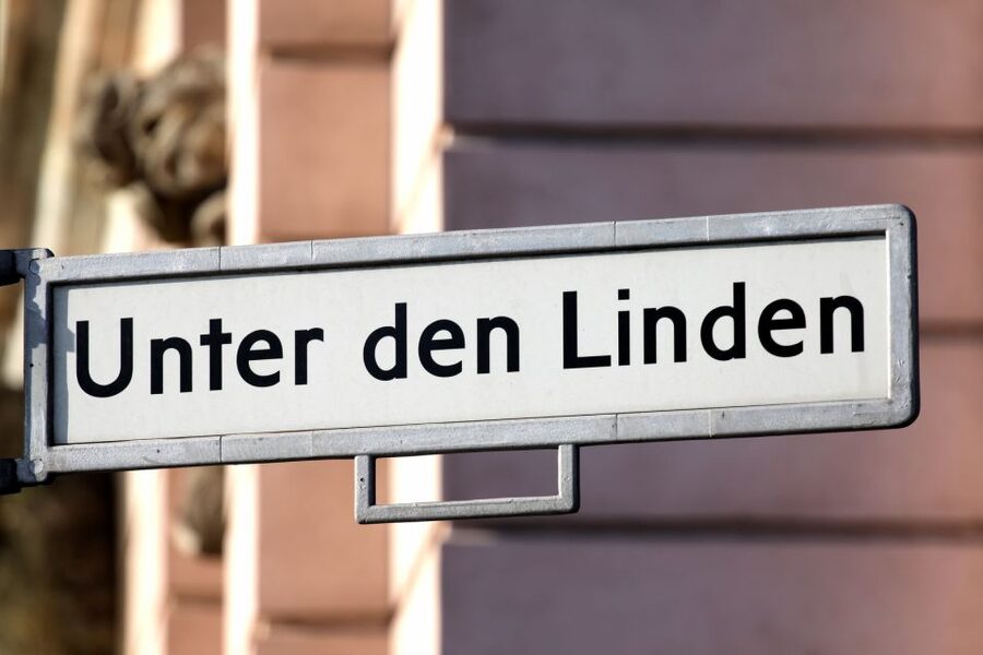 Berlin: Sightseeing Walking Tour of the Top 20 Attractions - Potsdamer Platz and the changing city
