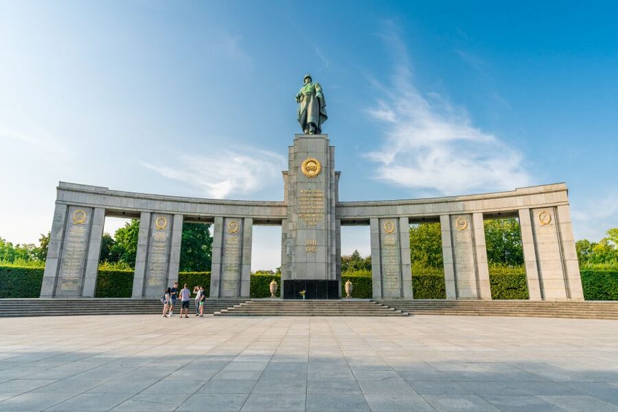 Berlin: Third Reich & Cold War Guided Walking Tour - Detlev-Rohwedder-Haus and the changing face of power