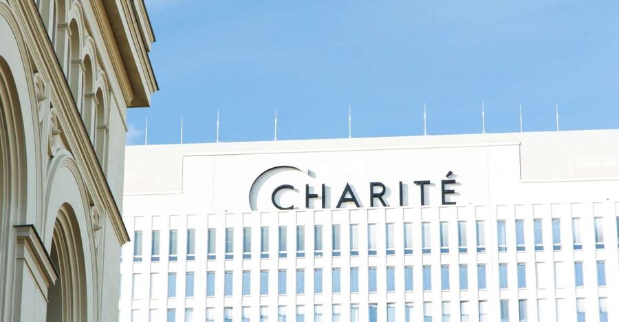 Berlin: walking tour about Charité - Following Luisenstraße through medical Berlin