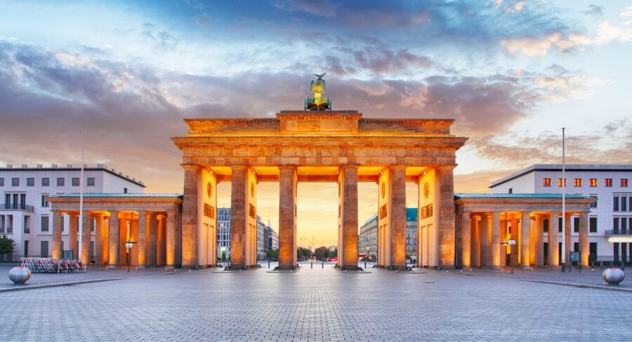 Berlin: Walking Tour of the Top 10 Sightseeing Attractions - Starting beside the Chancellery at Paul-Löbe-Haus