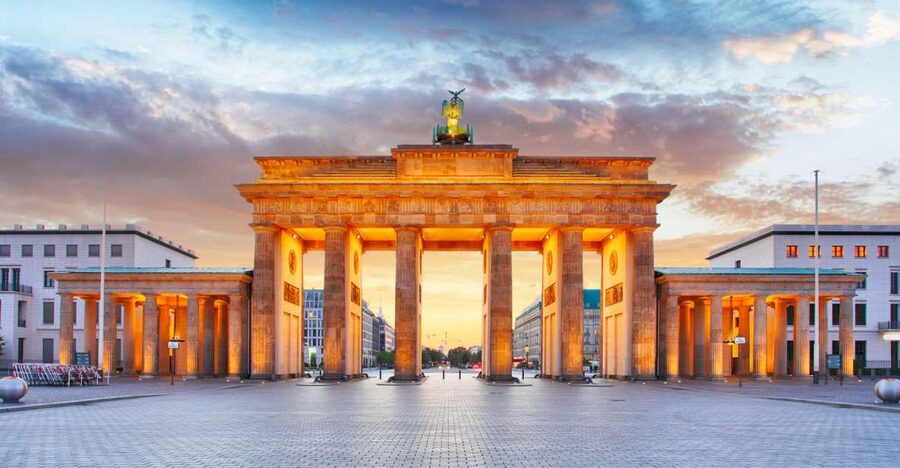 Berlin: Walking Tour of the Top 10 Sightseeing Attractions - The Reichstag and Berlin’s modern political heart