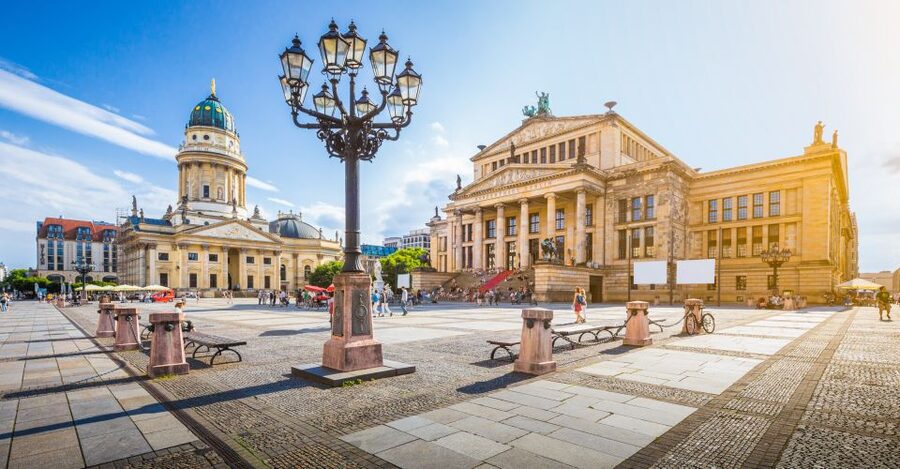 Berlin: Walking Tour of the Top 10 Sightseeing Attractions - Brandenburg Gate, Berlin’s great photo stop