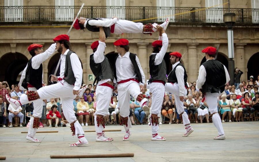 Bilbao old town walking tour - Why begin in Bilbao’s old town