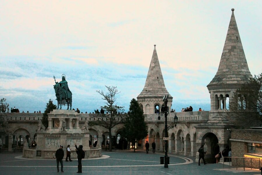 BloodThirsty Hungary: Walking tour & Dark Historical Stories - Starting beside Saint Stephen’s statue