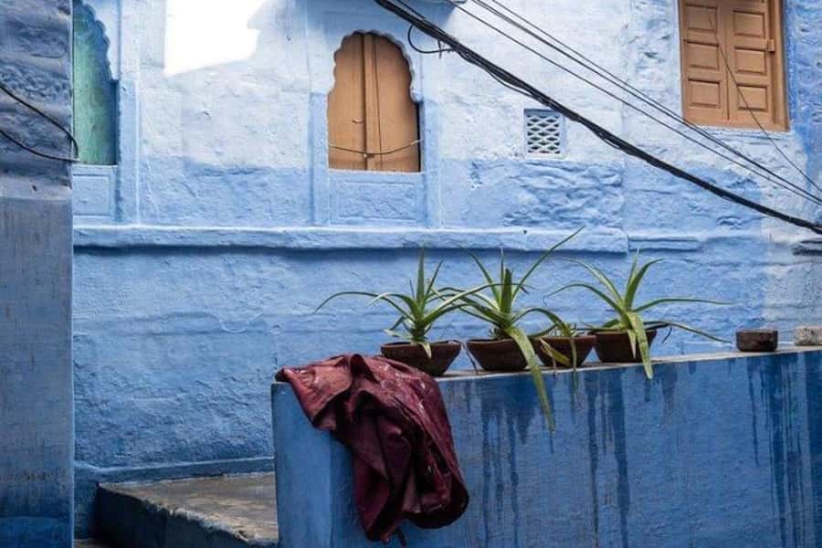 Blue City Heritage Walking Tour With Pick Up & Drop Off - Ranisar Lake and a quieter pause