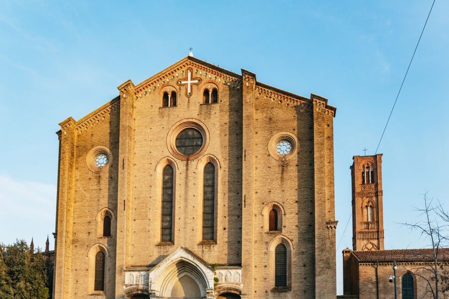 Bologna: City Center Walking Tour - Piazza Maggiore and the scale of San Petronio