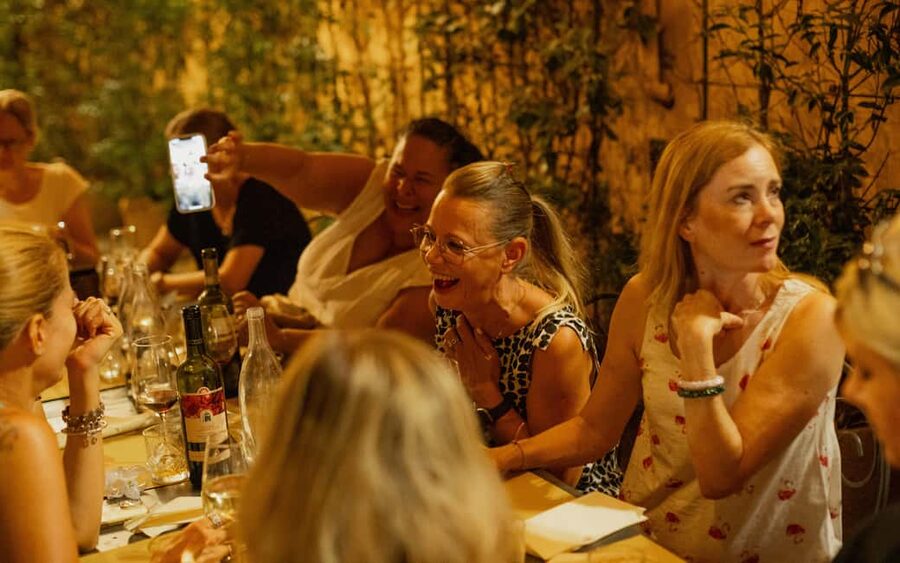 Bologna: Dinner, Wine & Tastings Walking Tour - Walking the Quadrilatero market lanes