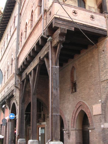 Bologna: Guided Walking Tour - Starting in Piazza Maggiore
