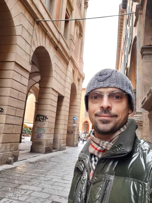 Bologna: Private Walking Tour with a Local - Bologna by conversation, not by checklist