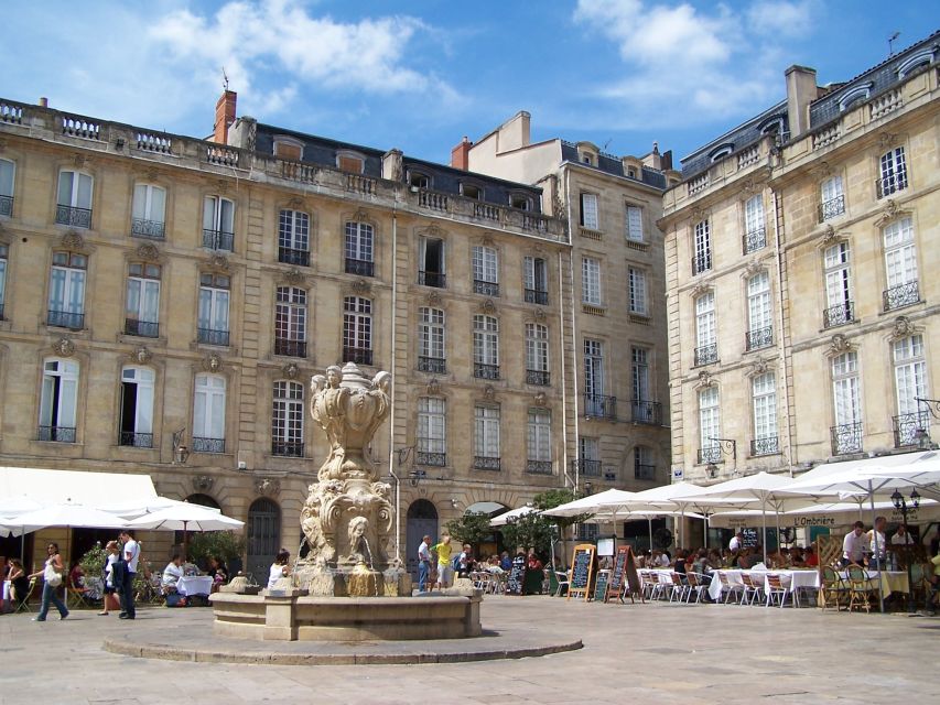 Bordeaux: Guided Walking Tour - Saint-Pierre and the narrow streets of the Old Town