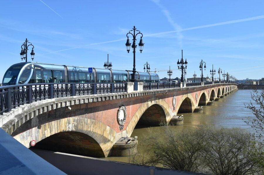 Bordeaux: Guided Walking Tour - Group size, weather, and walking comfort