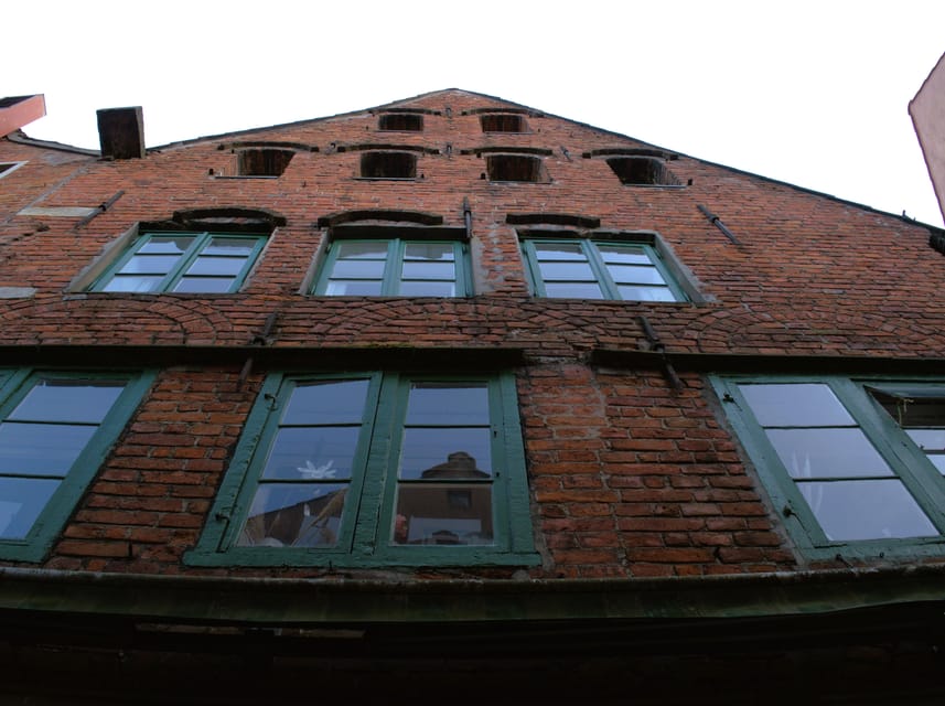 Bremen: Walking Tour of Historic Schnoor District - Goldsmiths, handicrafts, and Schnoor today