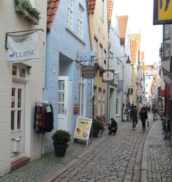 Bremen: Walking Tour of Historic Schnoor District - Half-timbered houses and changing building styles