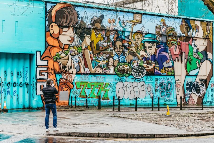 Bristol: Blackbeard to Banksy Guided Walking Tour - The guides and the style of the walk