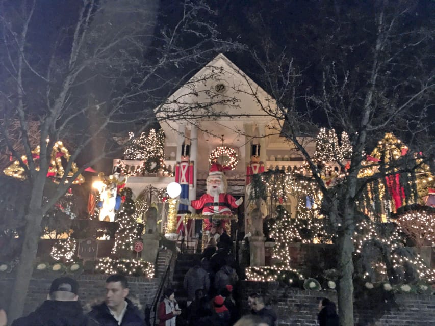 Brooklyn: Dyker Heights Christmas Walking Tour - The 75-minute Christmas-light route
