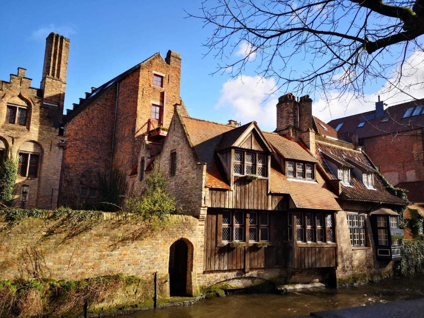 Bruges: Guided Walking Tour - What the pace and group size feel like