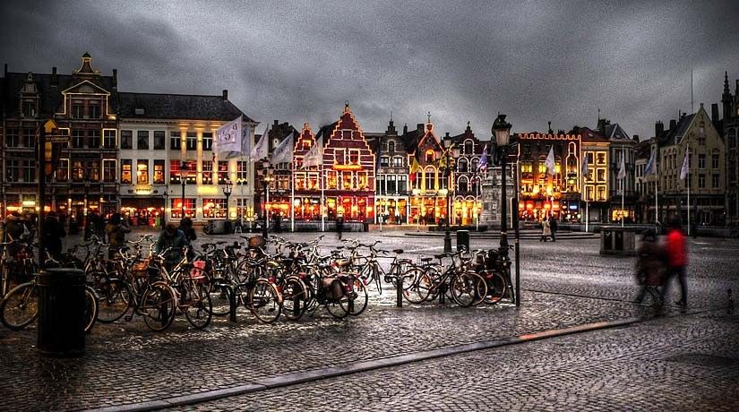 Bruges: Guided Walking Tour - The Beguinage and Bruges’ quieter side