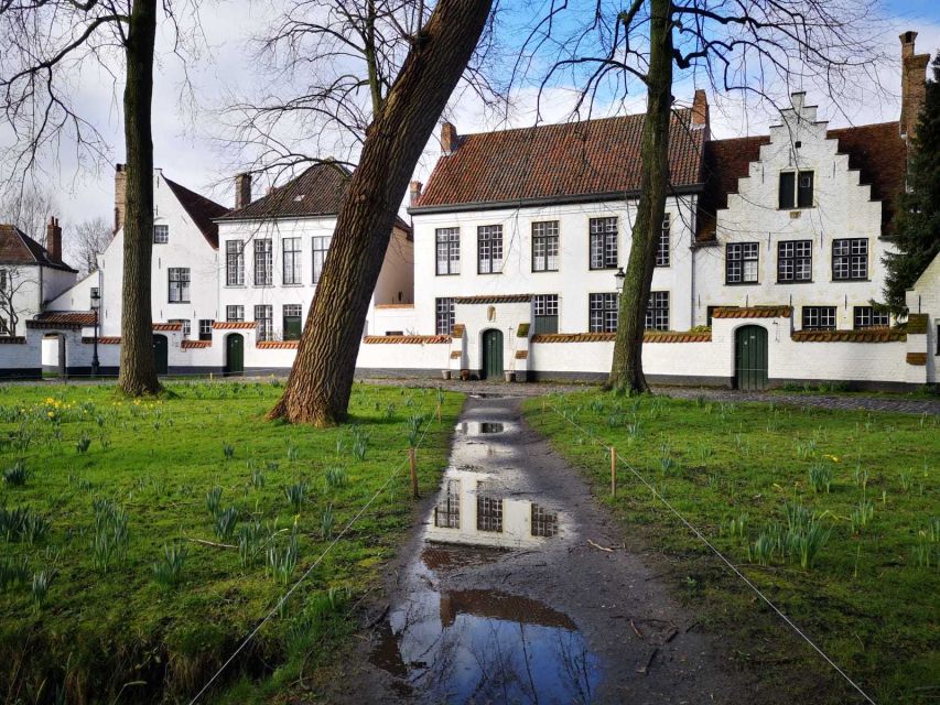Bruges: Guided Walking Tour - Rozenhoedkaai and the canals