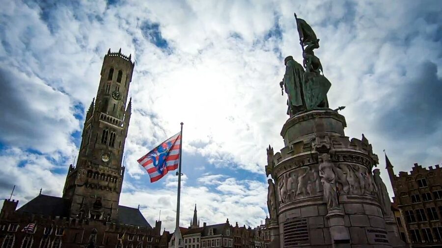 Bruges: Private Historical Highlights Walking Tour - What the guides add to the walk