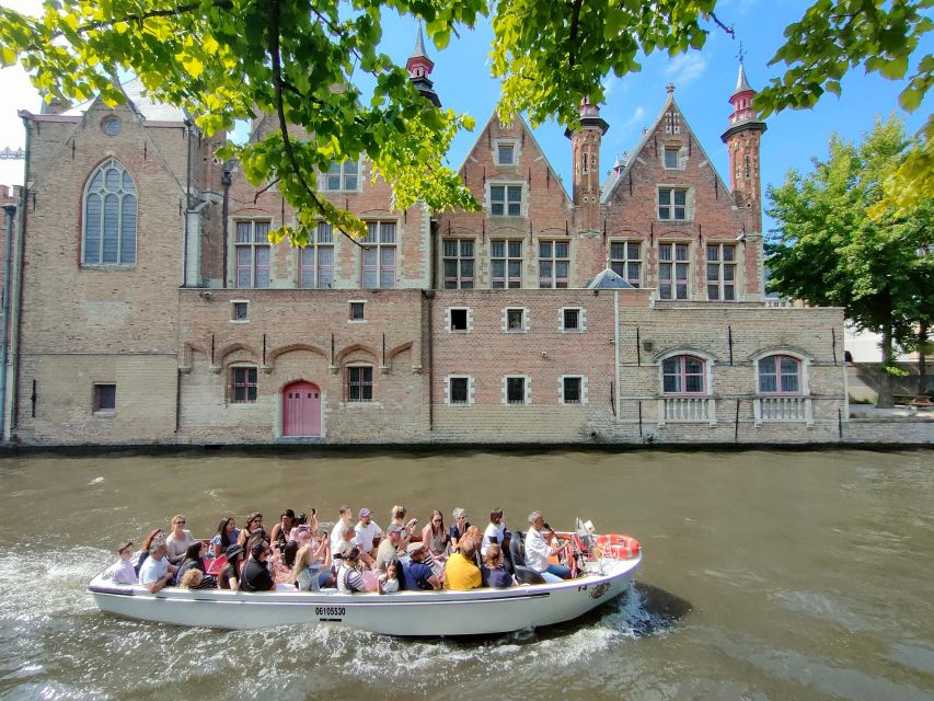 Bruges: Small Group Boat Cruise and Guided Walking Tour - Who should book this tour?