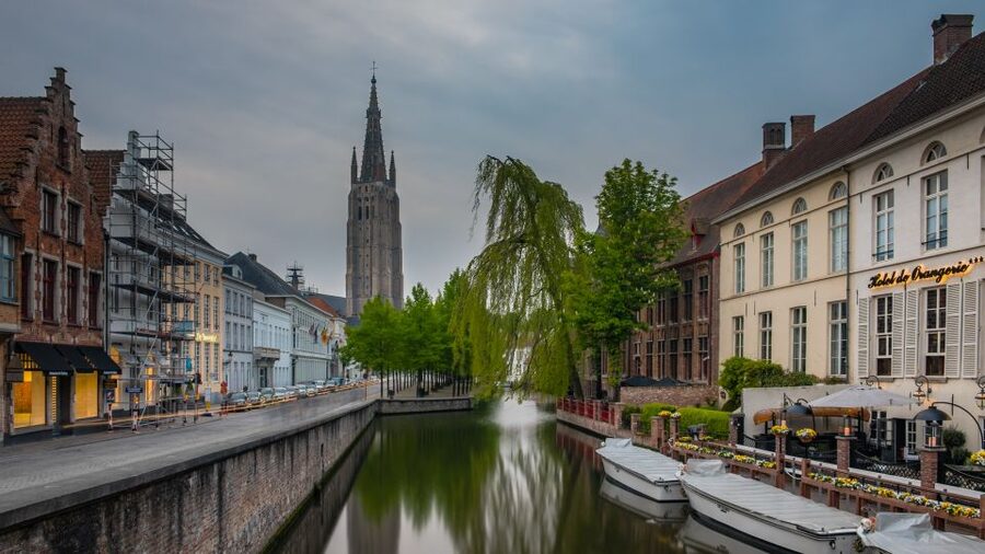 Bruges: Walking Tour, Canal Boat Trip w/Beer Tasting Option - Why this tour works well for a first visit