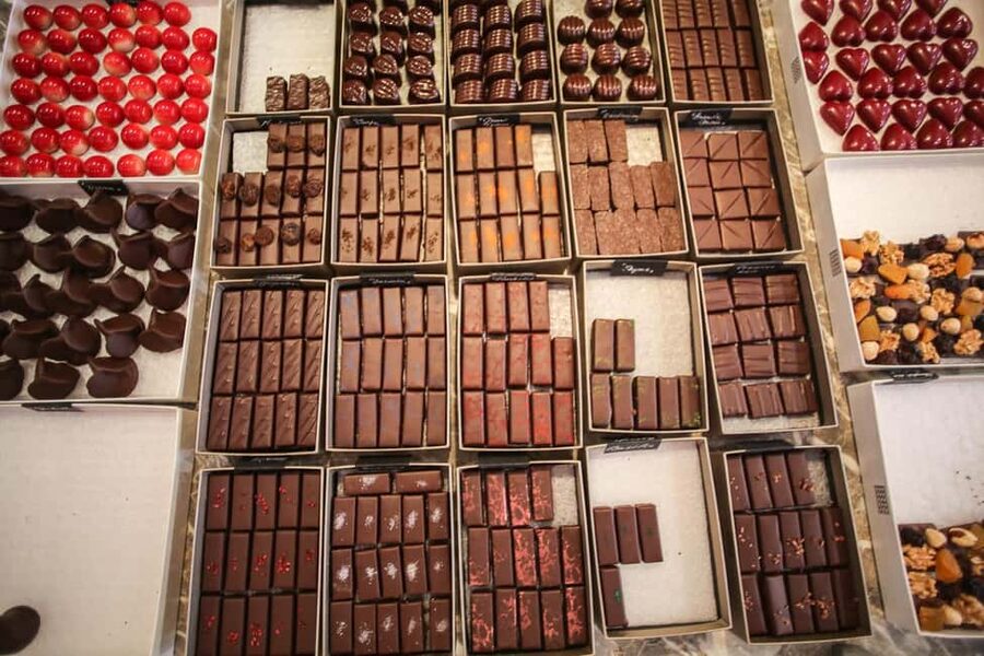 Brussels: Chocolate Appreciation and Tasting Walking Tour - The guide is central to the experience