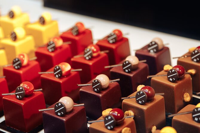 Brussels Chocolate Walking Tour and Workshop - Manneken Pis, Saint-Géry, and the Royal Galleries