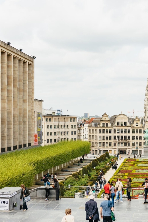 Brussels: City Highlights Walking and Tasting Tour - Royal Saint-Hubert Galleries and the chocolate stop