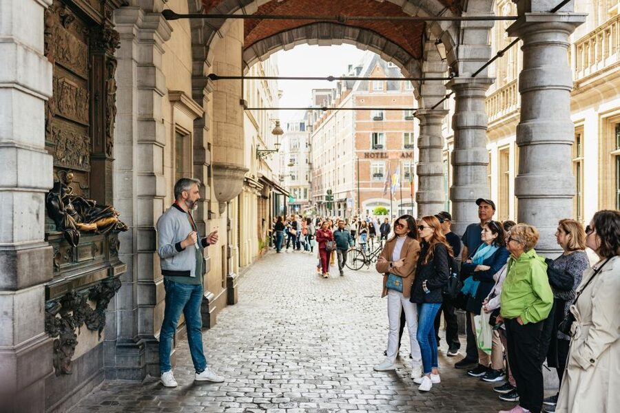 Brussels: City Highlights Walking and Tasting Tour - Four Belgian beers at a local bar