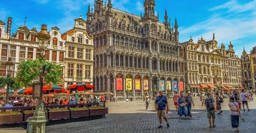 Brussels: Guided Walking Tour with Optional Beer Tasting - Meeting at the Grand Place tourist center