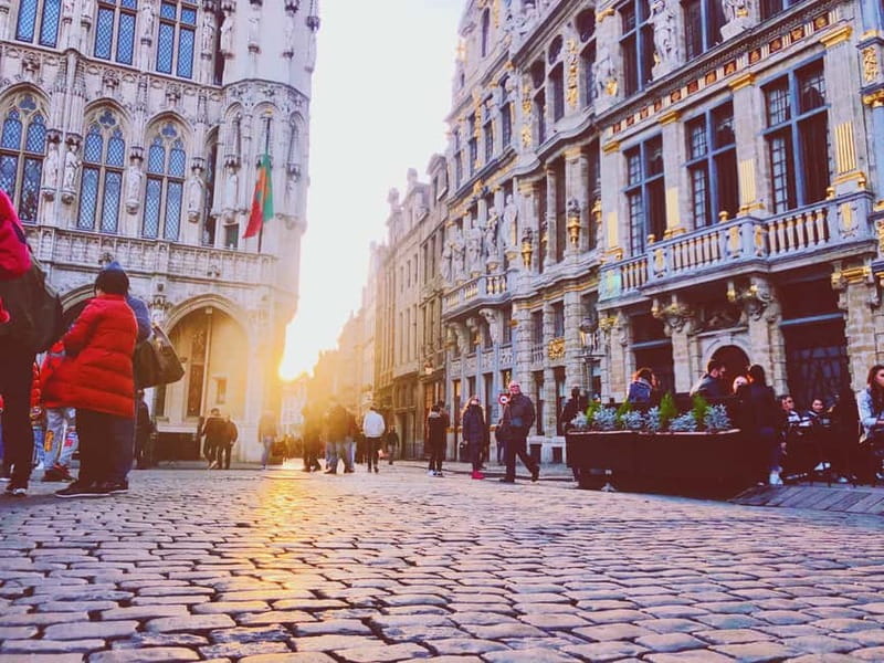 Brussels Highlights: Walking & Bus Tour with Waffle Tasting - A practical first look at Brussels