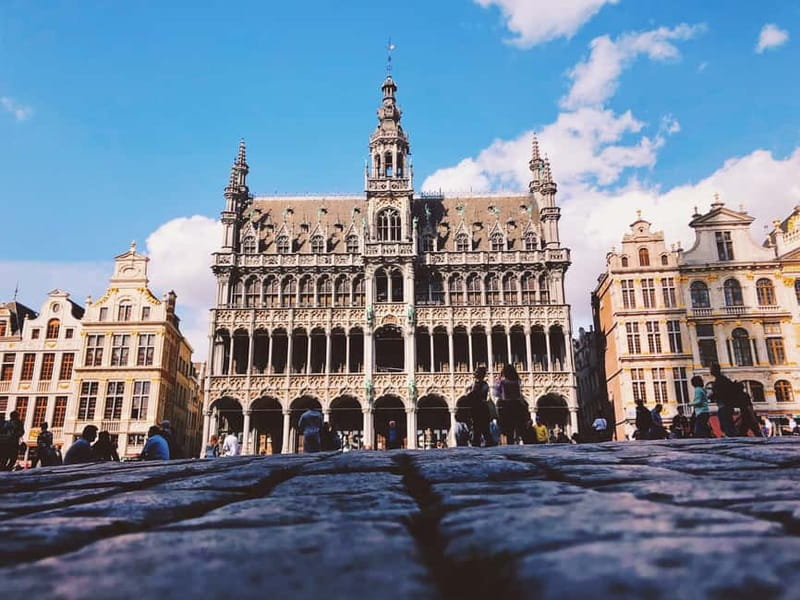 Brussels Highlights: Walking & Bus Tour with Waffle Tasting - Manneken Pis and the small-scale side of Brussels