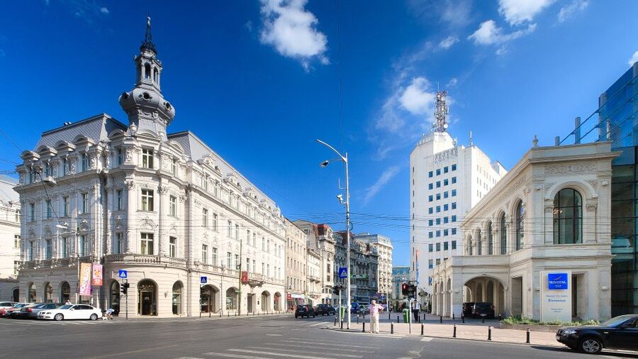 Bucharest: City Highlights Guided Walking Tour - Cismigiu Gardens: a welcome green pause