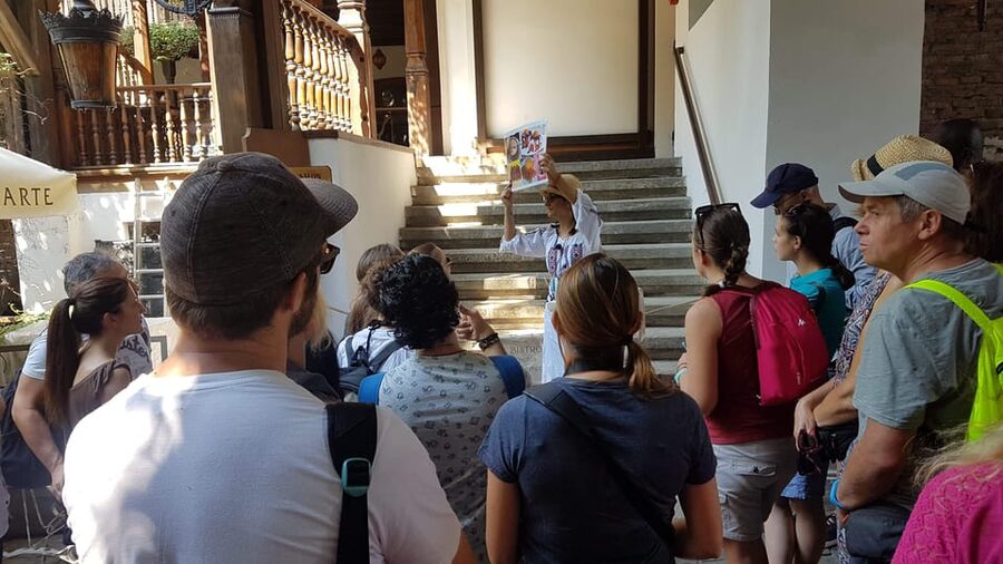 Bucharest: Guided Walking Tour with Romanian Snack - Why this is a useful first walk in Bucharest