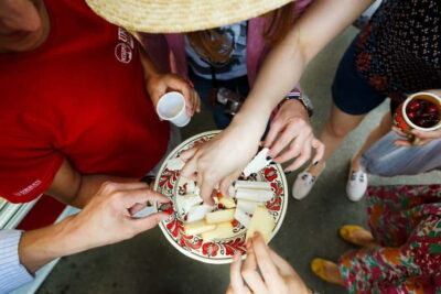 Bucharest: Hidden Markets Walking Tour with Tastings