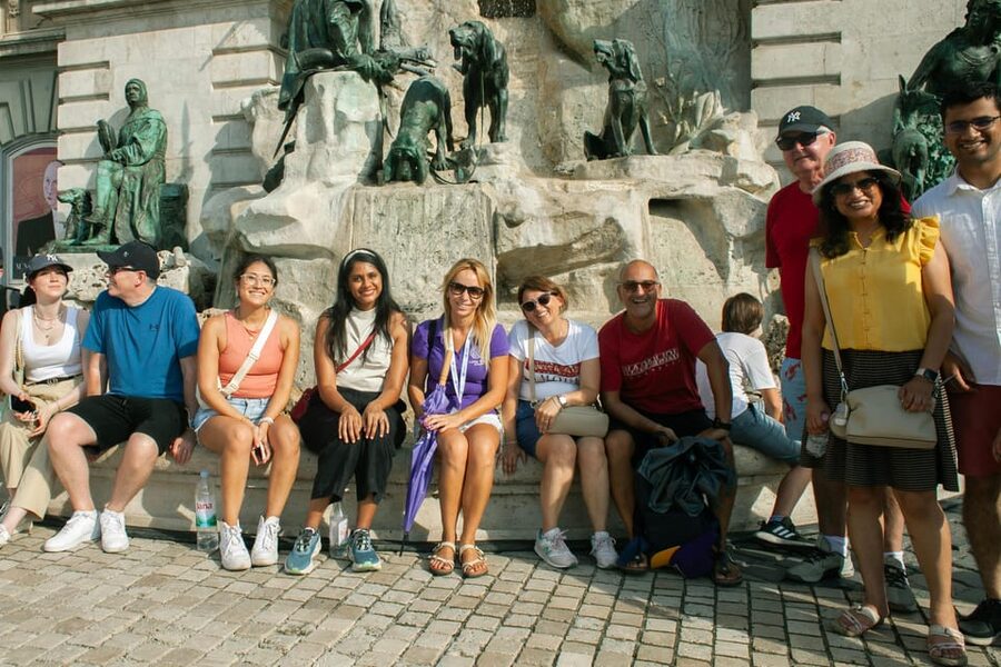 Buda Castle Walking Tour: Fishermans Bastion - Royal Palace - Sándor Palace and the route’s final terrace