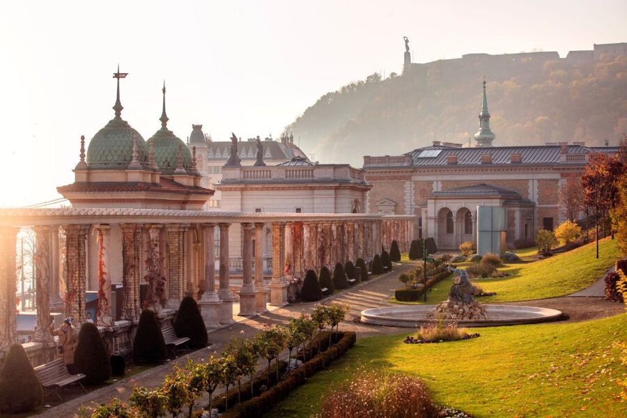 Budapest: 3-hour City Tour with Castle Walk + 1-hour Cruise - Heroes’ Square and Andrássy Avenue