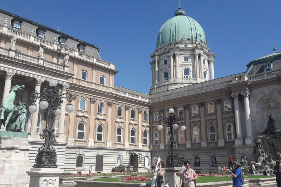 Budapest: Buda Castle District Walking Tour - Cobbled streets, the President’s Palace, and royal courtyards
