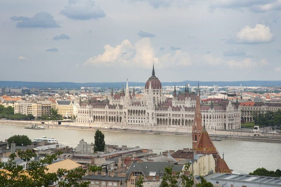 Budapest: Buda Castle District Walking Tour - What the guides add to the experience