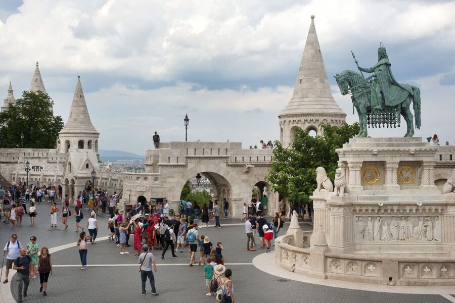 Budapest: Buda Castle District Walking Tour - Meeting at the Holy Trinity Statue